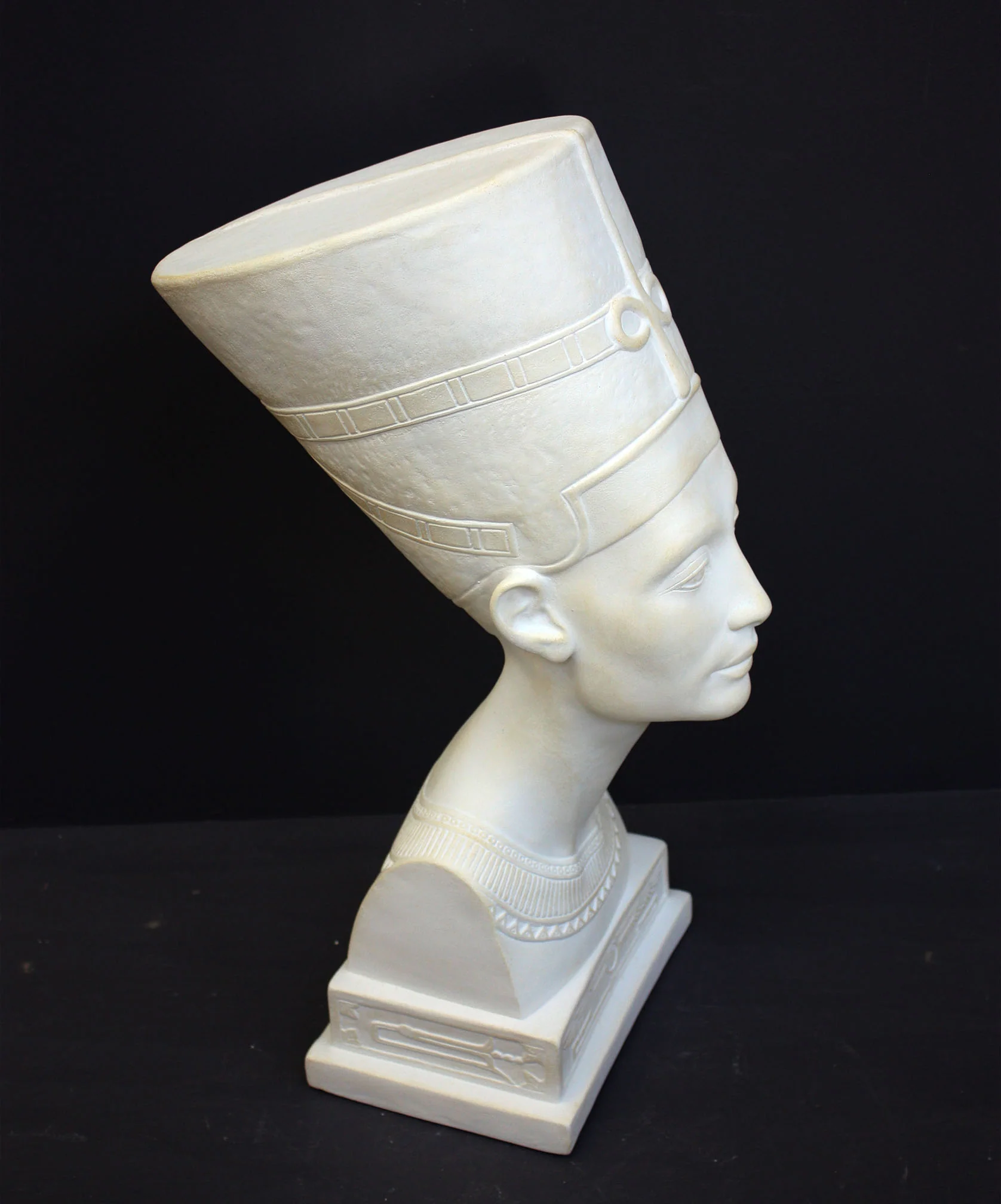 Nefertiti Reduction - Item #83 - Image 12