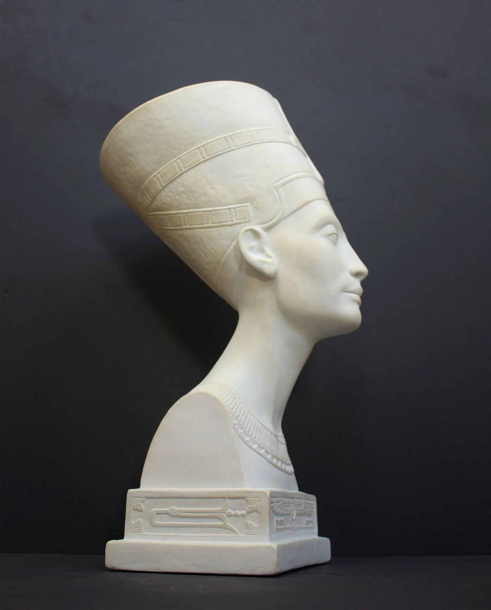 Nefertiti Reduction - Item #83 - Image 6